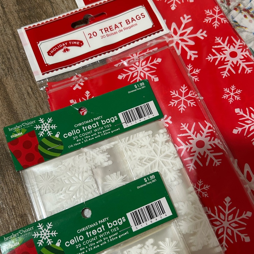 22 Festive  Holiday Christmas Gift Supplies -New Sealed - bags gift card holder - Picture 7 of 10